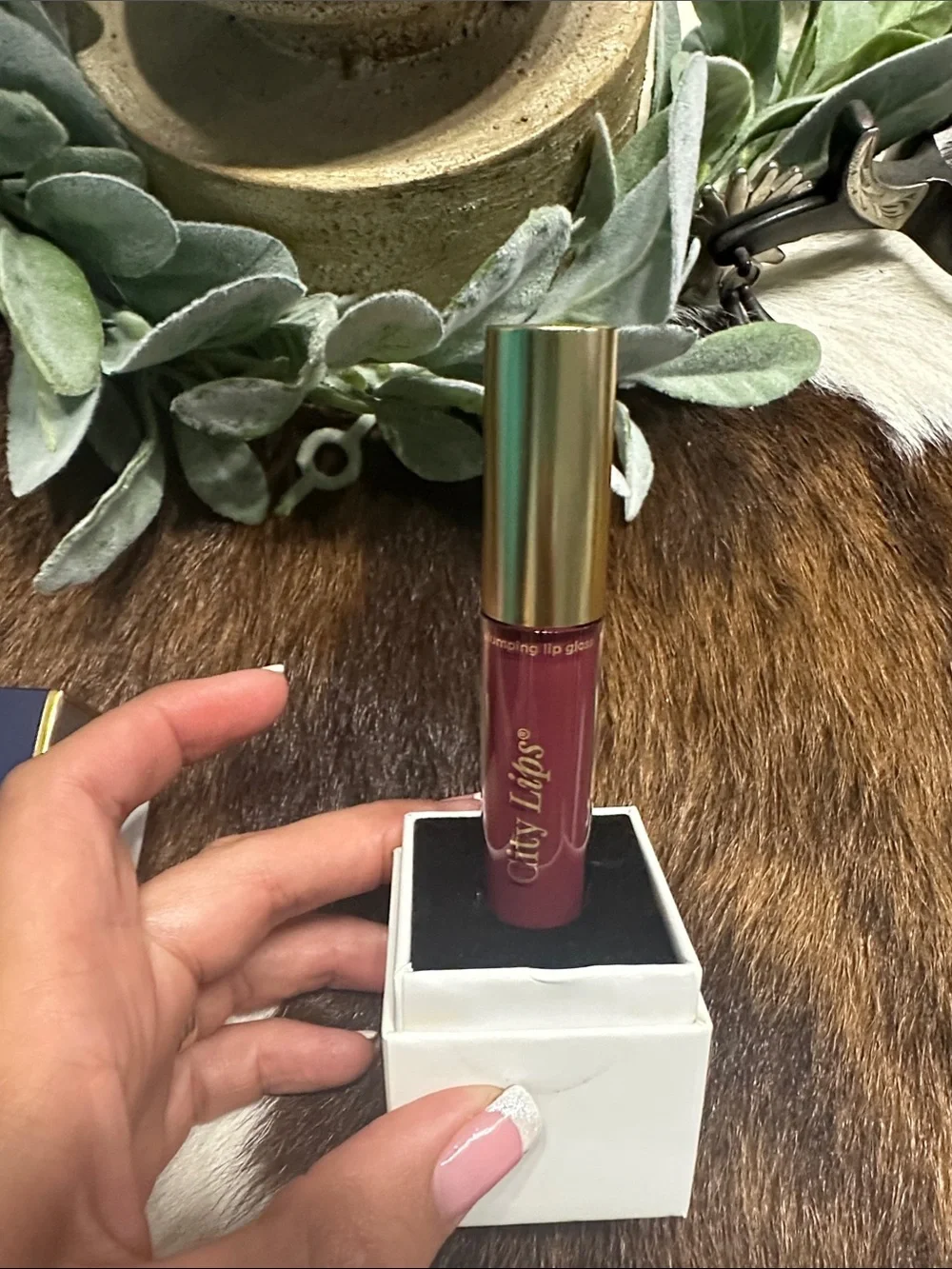 City Lips Hydrating Lipstick — Deep Red